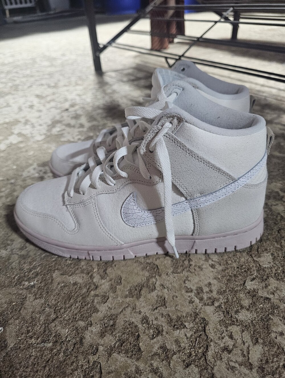 Nike Women's High-Top Sneakers in Light Gray and Pale Pink